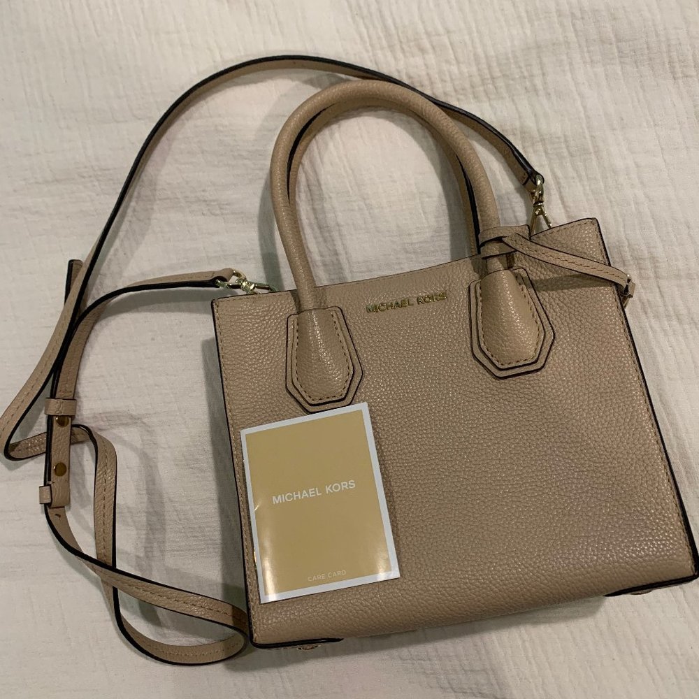 Micheal Kors Crossbody Purse in Taupe
